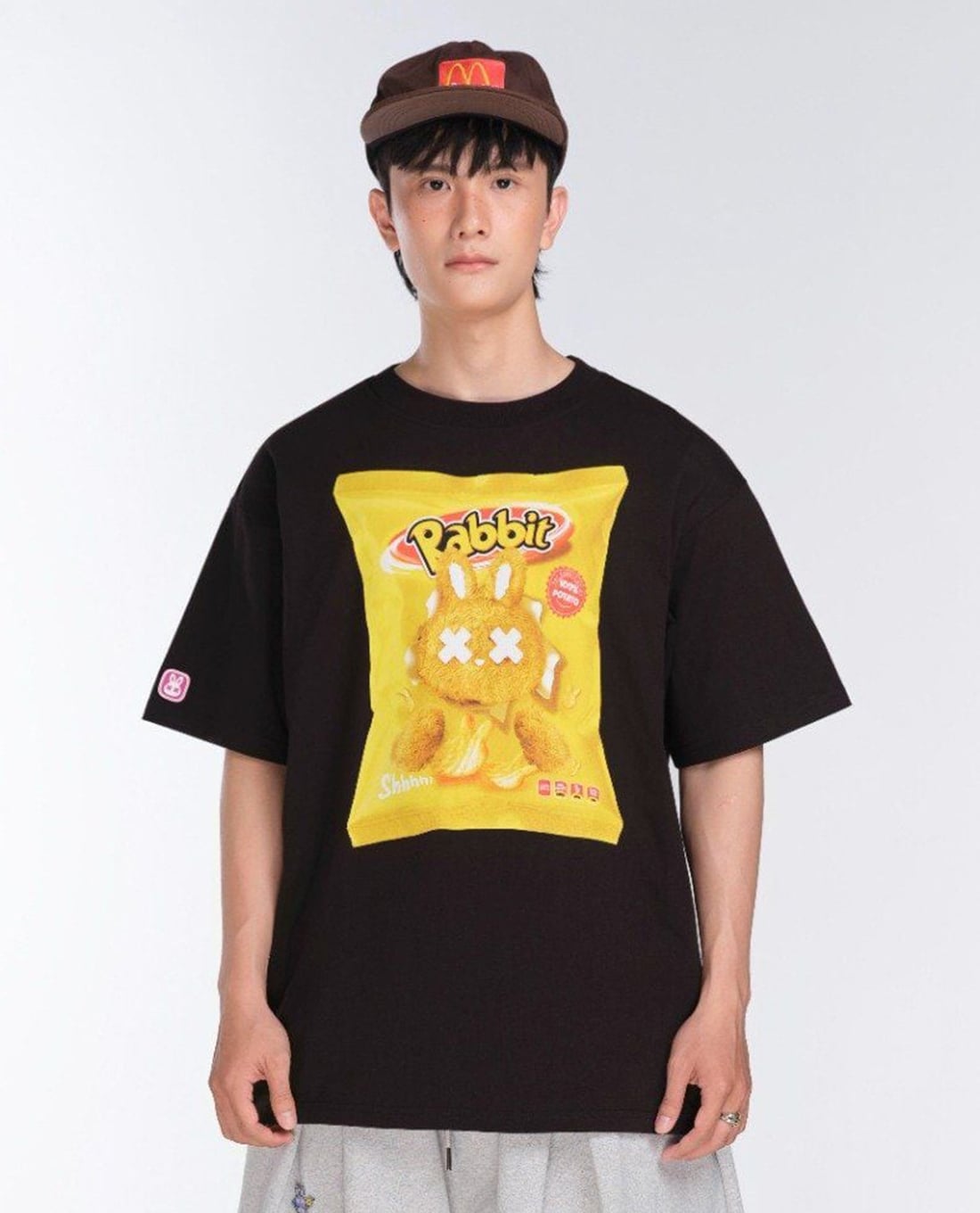 BAD RABBIT CLUB - Áo thun unisex cổ tròn tay ngắn Snack Rabbit