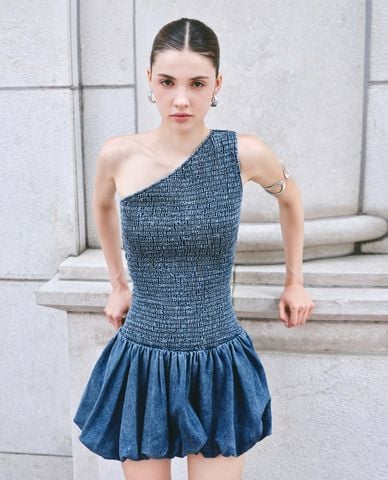  DEZUS - Đầm denim mini lệch vai Antaramm 