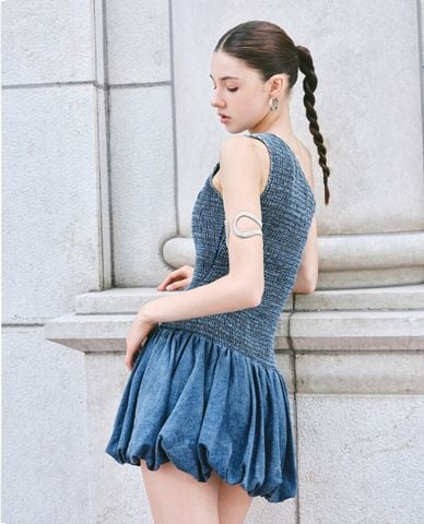  DEZUS - Đầm denim mini lệch vai Antaramm 