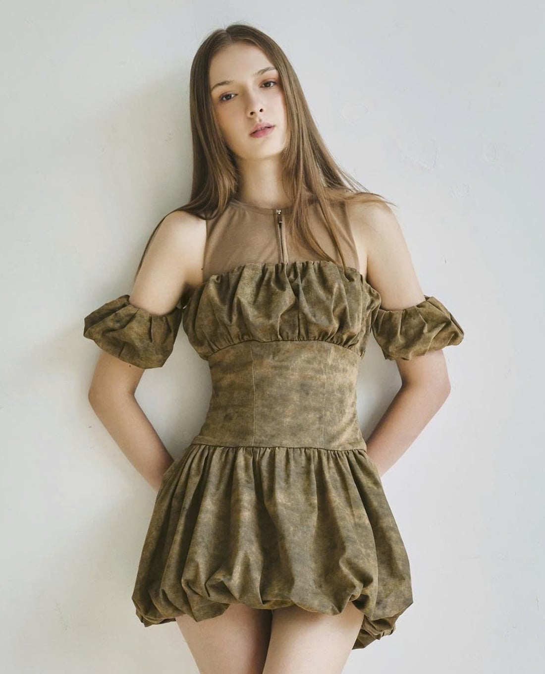 DEZUS - Đầm trễ vai mini nhún eo dáng xòe Smoke