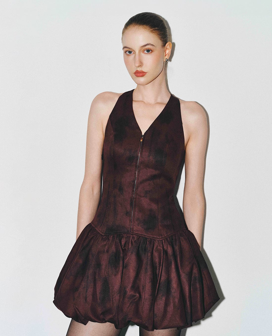 DEZUS - Đầm mini cổ yếm dáng ôm Laikyn