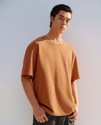  URBAN REVIVO - Áo thun nam cổ tròn tay ngắn phối viền 