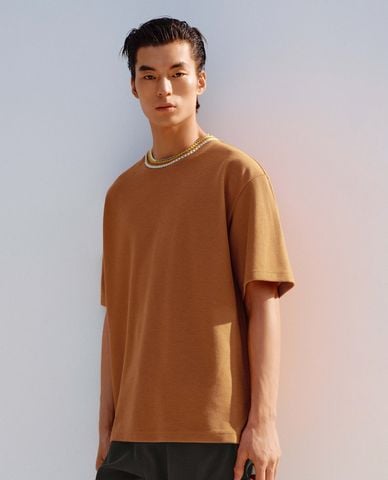  URBAN REVIVO - Áo thun nam cổ tròn tay ngắn phối viền 