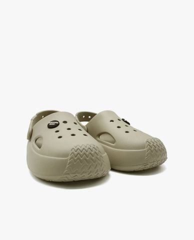  SNEAKERBUZZ - Giày clog unisex phối quai Famility 