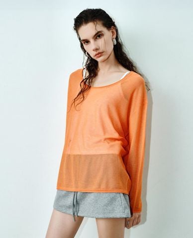  URBAN REVIVO - Áo dệt kim nữ cổ thuyền tay dài xuyên thấu 