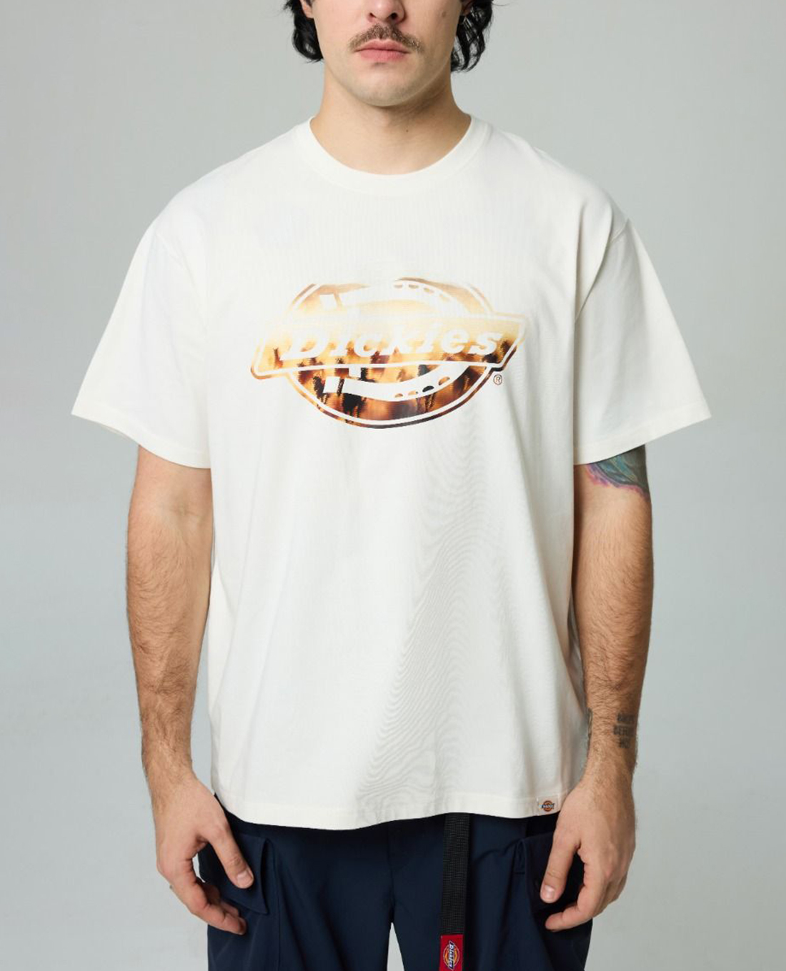 DICKIES - Áo thun unisex cổ tròn tay ngắn Tiered Logo Print