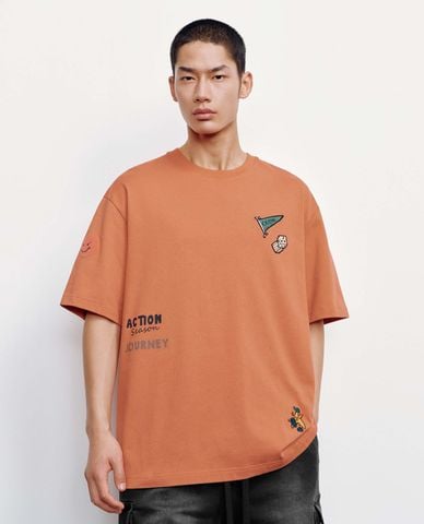  URBAN REVIVO - Áo thun nam cổ tròn tay ngắn in hình 
