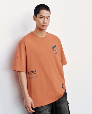 URBAN REVIVO - Áo thun nam cổ tròn tay ngắn in hình 