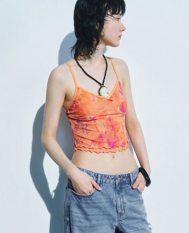  URBAN REVIVO - Áo hai dây nữ viền bèo phom croptop 