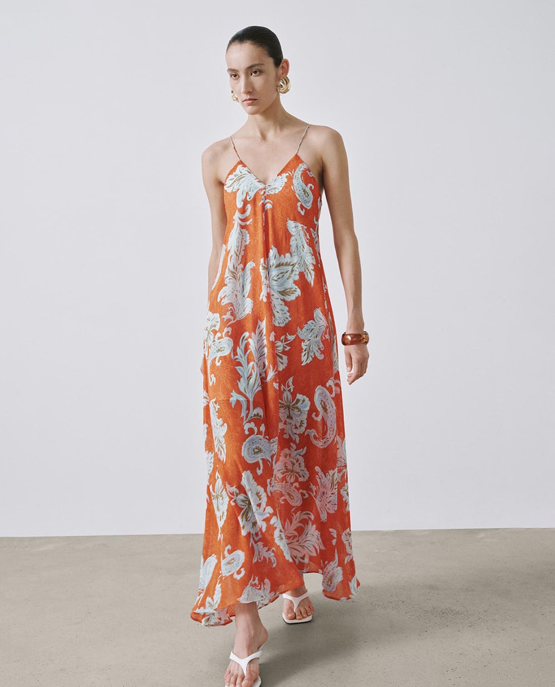 URBAN REVIVO - Đầm hai dây midi họa tiết hoa