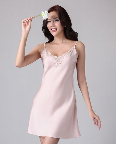  VERA BY CHIPU - Đầm ngắn mặc nhà satin trơn phối ren 