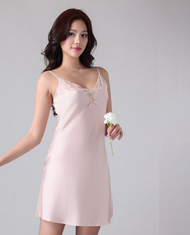  VERA BY CHIPU - Đầm ngắn mặc nhà satin trơn phối ren 