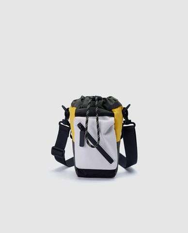  URBAN REVIVO - Túi đeo chéo hình trụ phối dây rút 