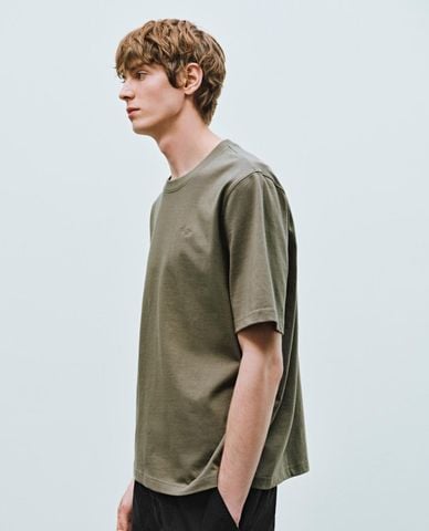  URBAN REVIVO - Áo thun nam cổ tròn tay ngắn 