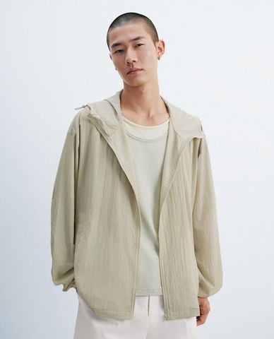  URBAN REVIVO - Áo khoác gió nam phối mũ 