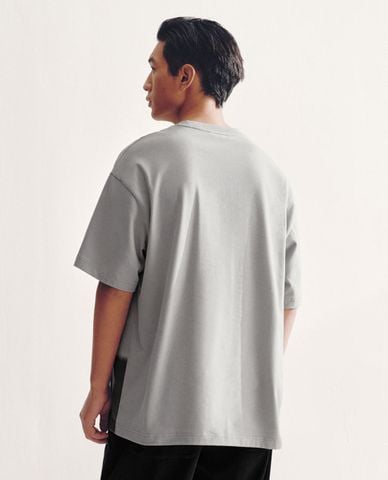  URBAN REVIVO - Áo thun nam cổ tròn tay ngắn loang màu 