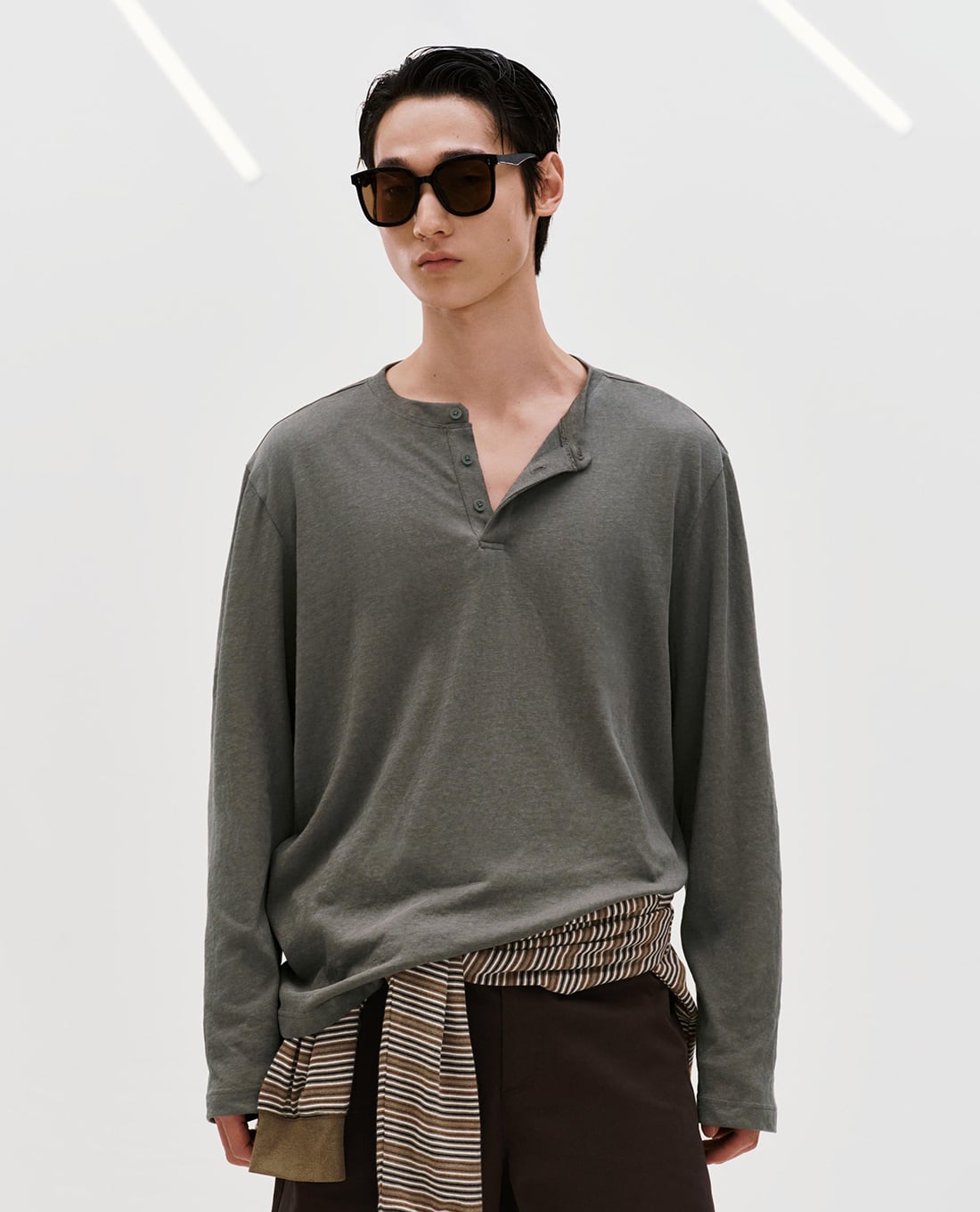 URBAN REVIVO - Áo thun nam cổ henley tay dài