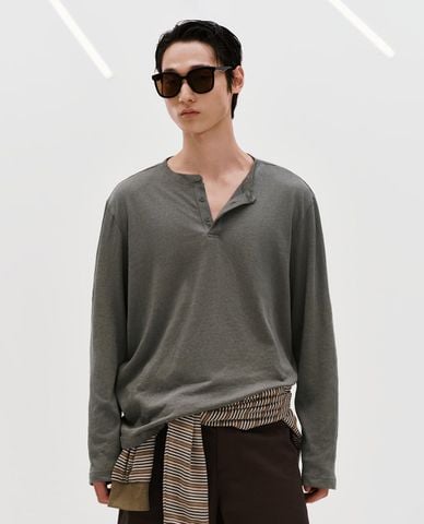  URBAN REVIVO - Áo thun nam cổ henley tay dài 