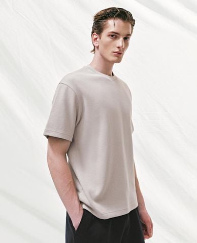  URBAN REVIVO - Áo thun nam cổ tròn tay ngắn hiện đại 