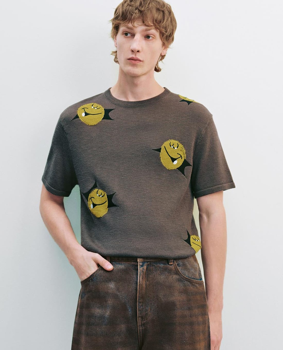 URBAN REVIVO - Áo thun nam cổ tròn tay ngắn trẻ trung