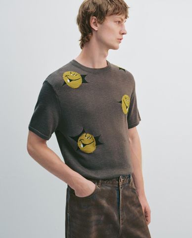  URBAN REVIVO - Áo thun nam cổ tròn tay ngắn trẻ trung 