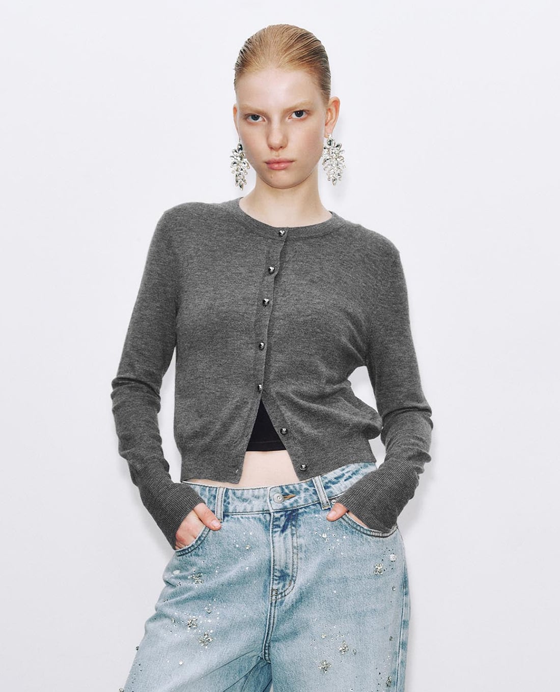 URBAN REVIVO - Áo khoác cardigan nữ tay loe phối nút