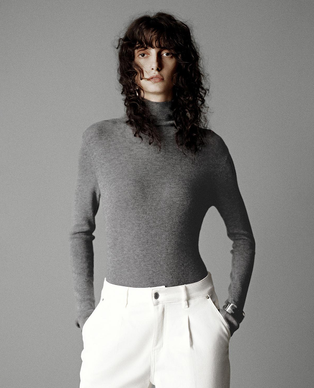 URBAN REVIVO - Áo dệt kim nữ cổ lọ tay dài