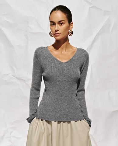  URBAN REVIVO - Áo dệt kim nữ V tay dài phom ôm 