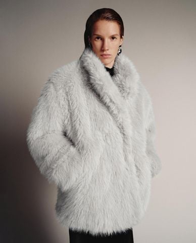  URBAN REVIVO - Áo khoác lông nữ cổ đứng tay dài sang trọng 