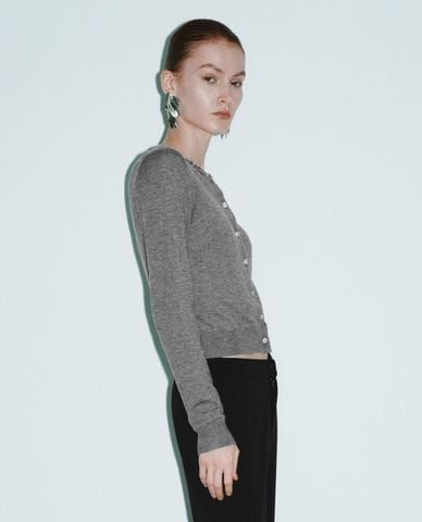  URBAN REVIVO - Áo khoác cardigan nữ cổ tròn tay dài đính đá 