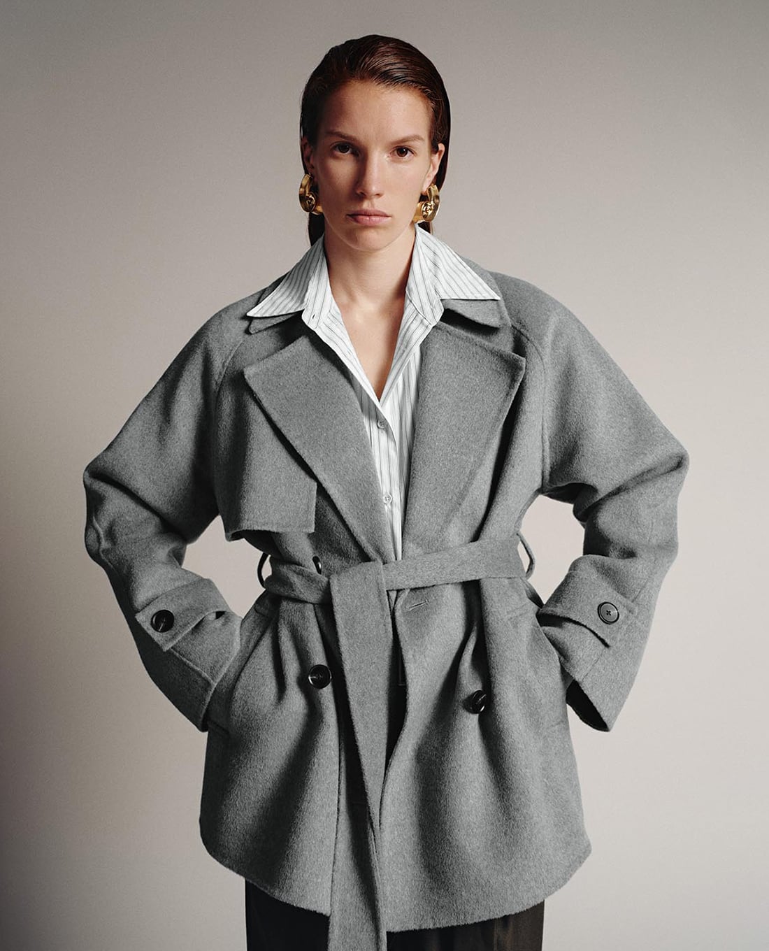 URBAN REVIVO - Áo khoác măng tô nữ dáng ngắn cổ ve bản lớn