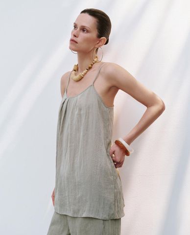  URBAN REVIVO - Áo hai dây nữ xếp li phom suông 