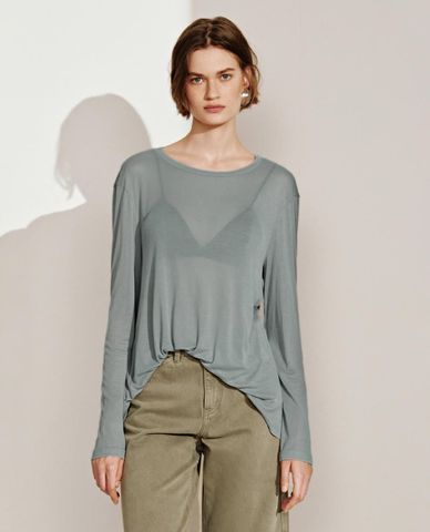  URBAN REVIVO - Áo dệt kim nữ cổ tròn tay dài phom suông 