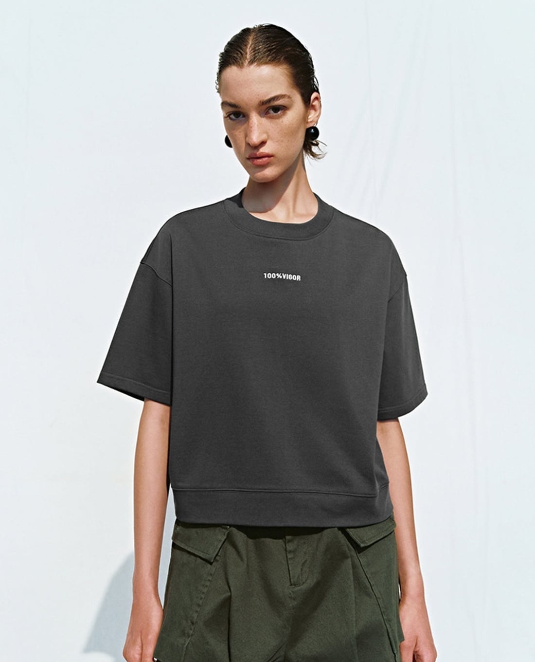 URBAN REVIVO - Áo thun nữ cổ tròn tay ngắn in chữ