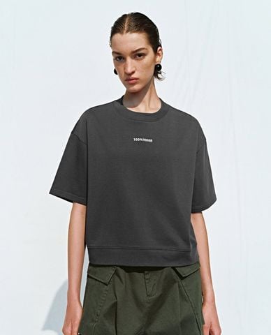  URBAN REVIVO - Áo thun nữ cổ tròn tay ngắn in chữ 