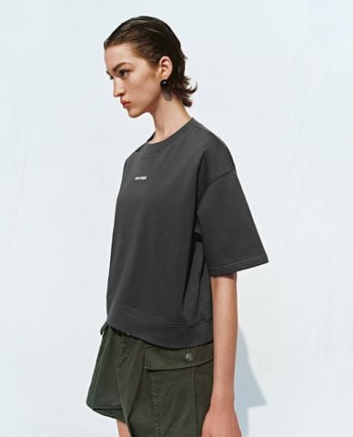  URBAN REVIVO - Áo thun nữ cổ tròn tay ngắn in chữ 