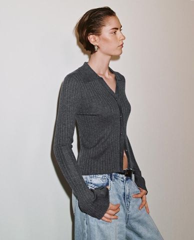 URBAN REVIVO - Áo khoác cardigan nữ dệt kim phom ôm 