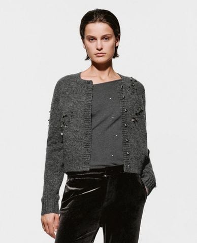  URBAN REVIVO - Áo khoác cardigan nữ cổ tròn tay dài đính hạt 