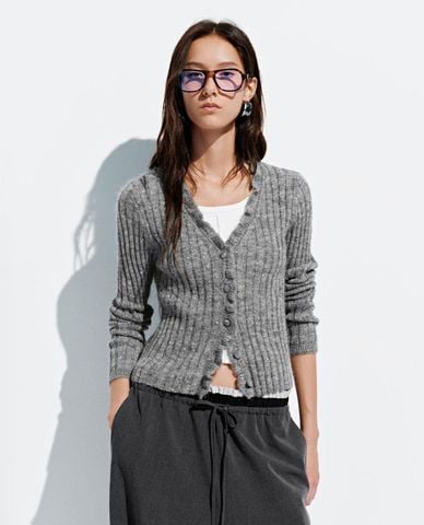  URBAN REVIVO - Áo khoác cardigan nữ cổ V tay dài bèo nhún 