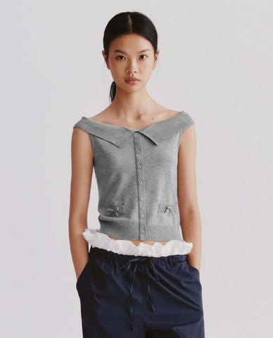  URBAN REVIVO - Áo dệt kim nữ cổ thuyền tay ngắn đính nơ 