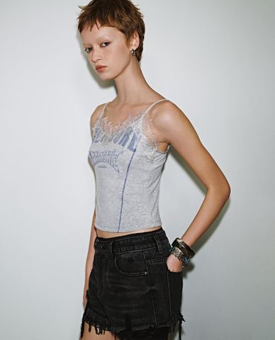  URBAN REVIVO - Áo hai dây nữ phom croptop 