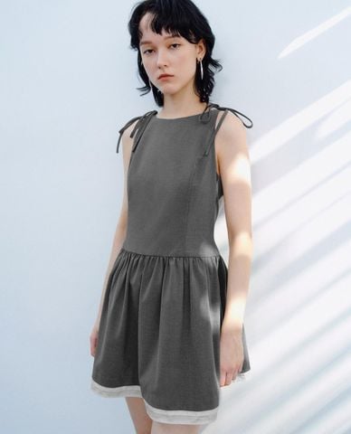  URBAN REVIVO - Đầm sát nách mini cổ tròn thắt nơ 