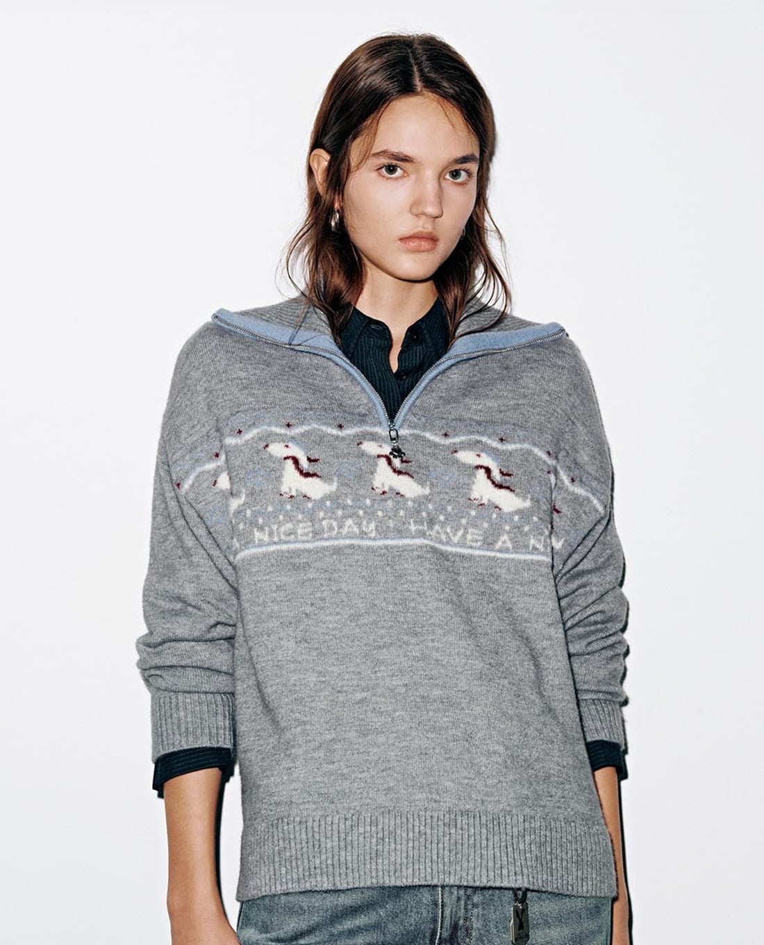 URBAN REVIVO - Áo dệt kim nữ tay dài phối khóa zip