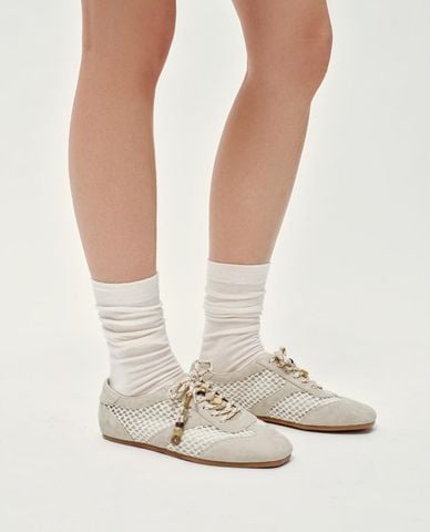  URBAN REVIVO - Giày sneakers nữ cổ thấp phong cách retro 