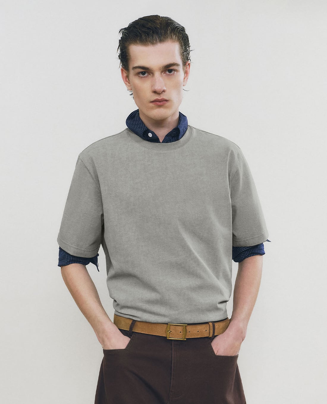 URBAN REVIVO - Áo thun nam cổ tròn tay ngắn hiện đại