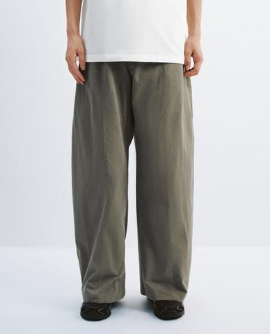  URBAN REVIVO - Quần nam ống rộng lưng thun 