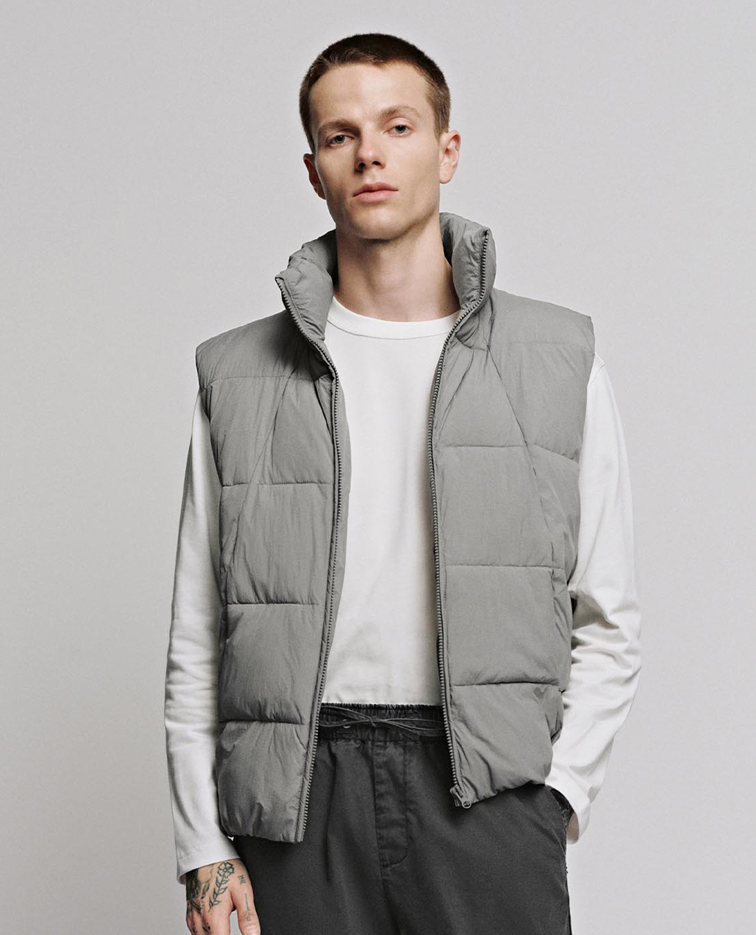 URBAN REVIVO - Áo khoác gilet nam cổ cao ô vuông