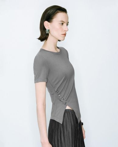  URBAN REVIVO - Áo kiểu nữ cổ tròn tay ngắn lệch tà 