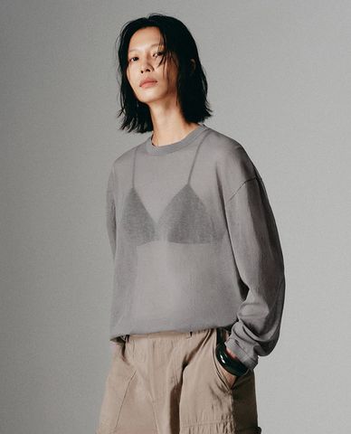  URBAN REVIVO - Áo dệt kim nữ cổ tròn tay dài phom suông 