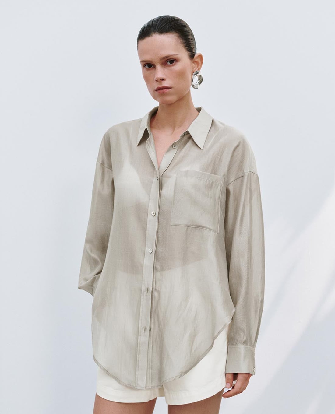 URBAN REVIVO - Áo sơ mi nữ cổ bẻ tay dài phối túi